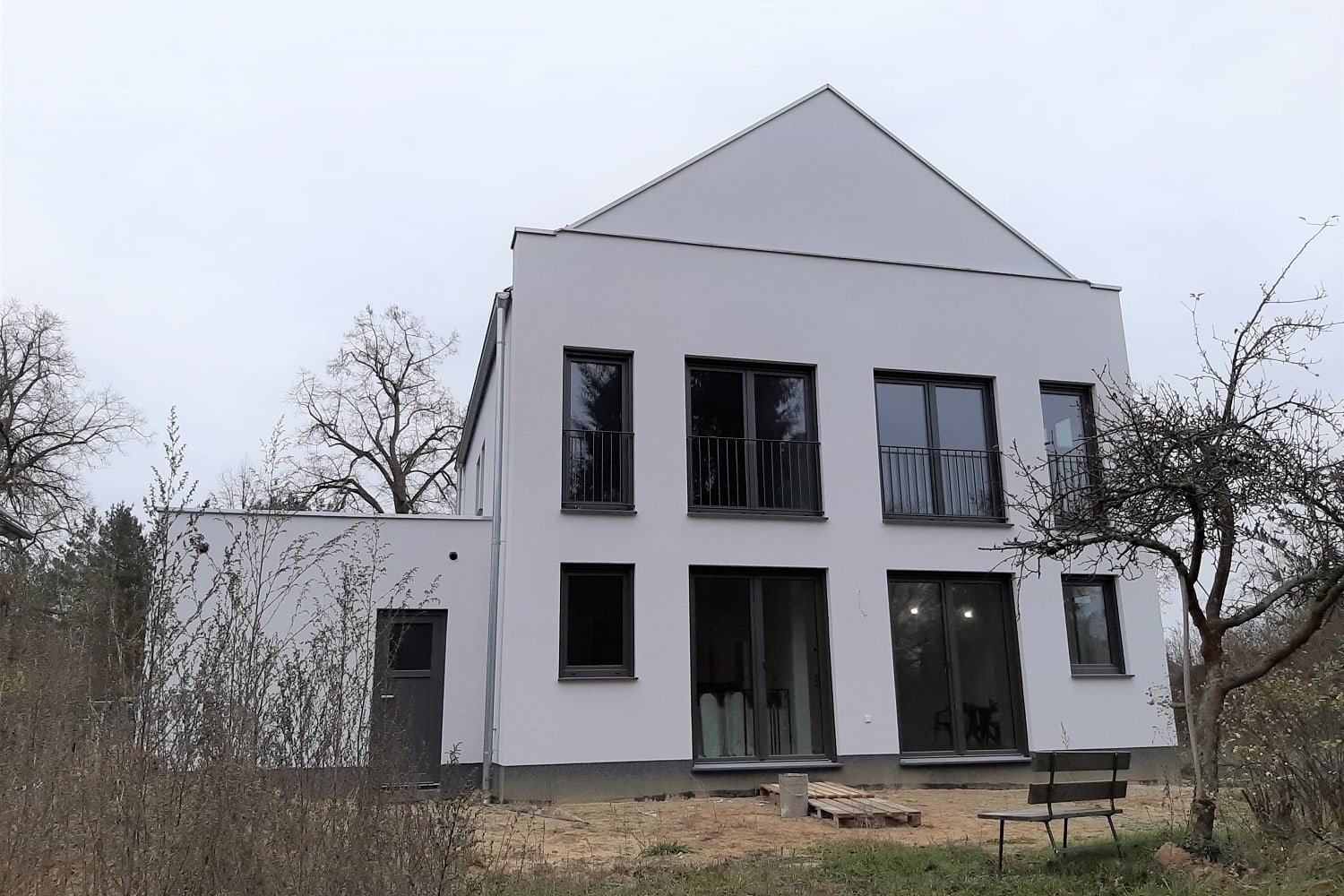 hausbesichtigung-satteldachhaus-dallgow-doeberitz-terrasse